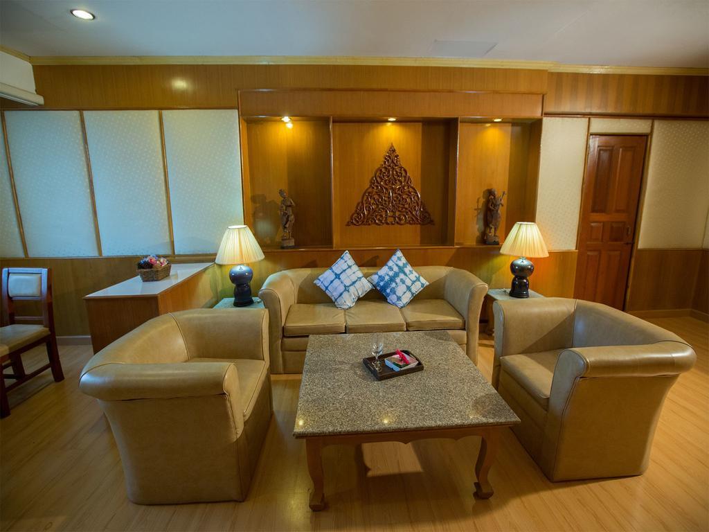 Phrae Nakara Hotel Exteriör bild