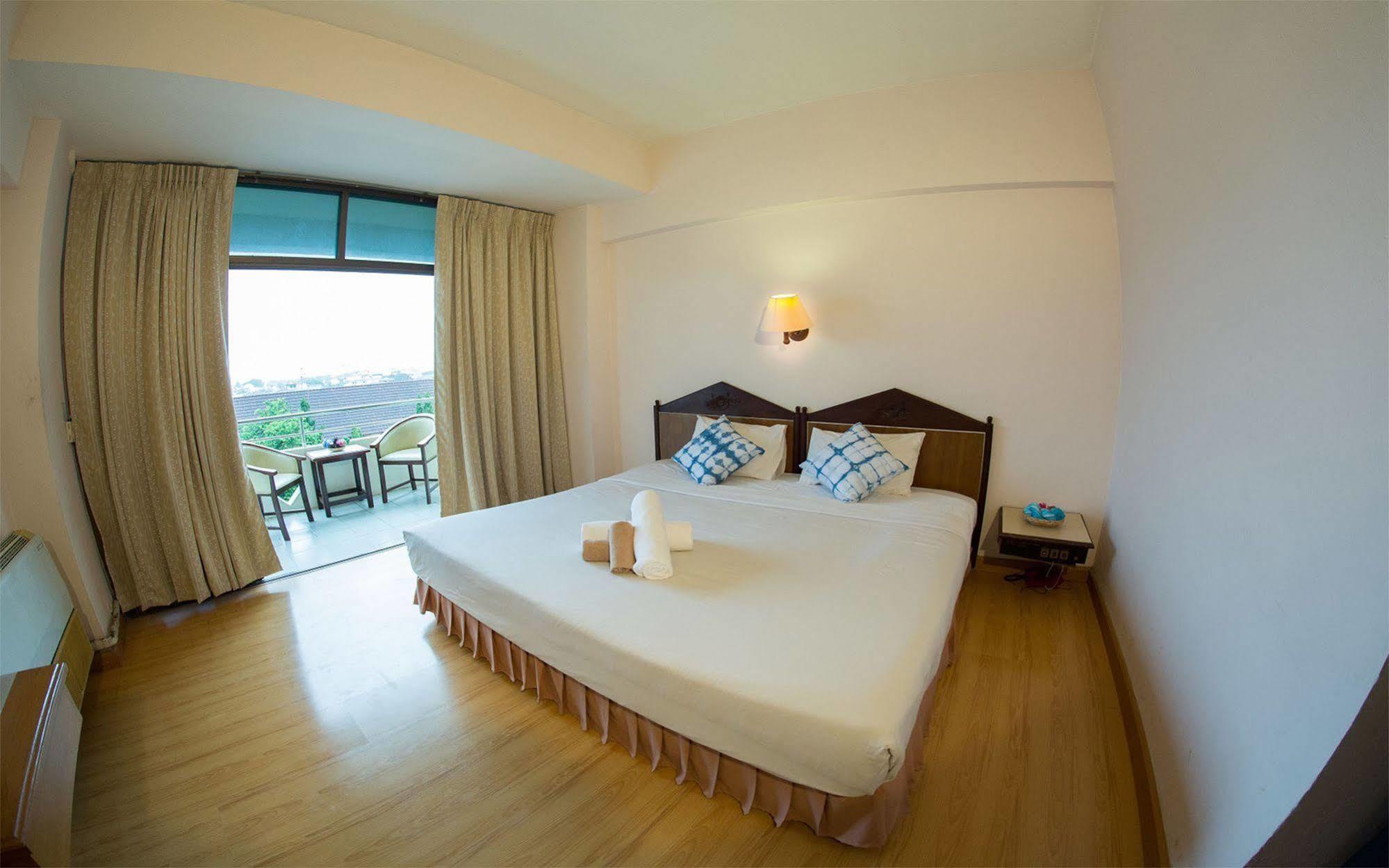 Phrae Nakara Hotel Exteriör bild