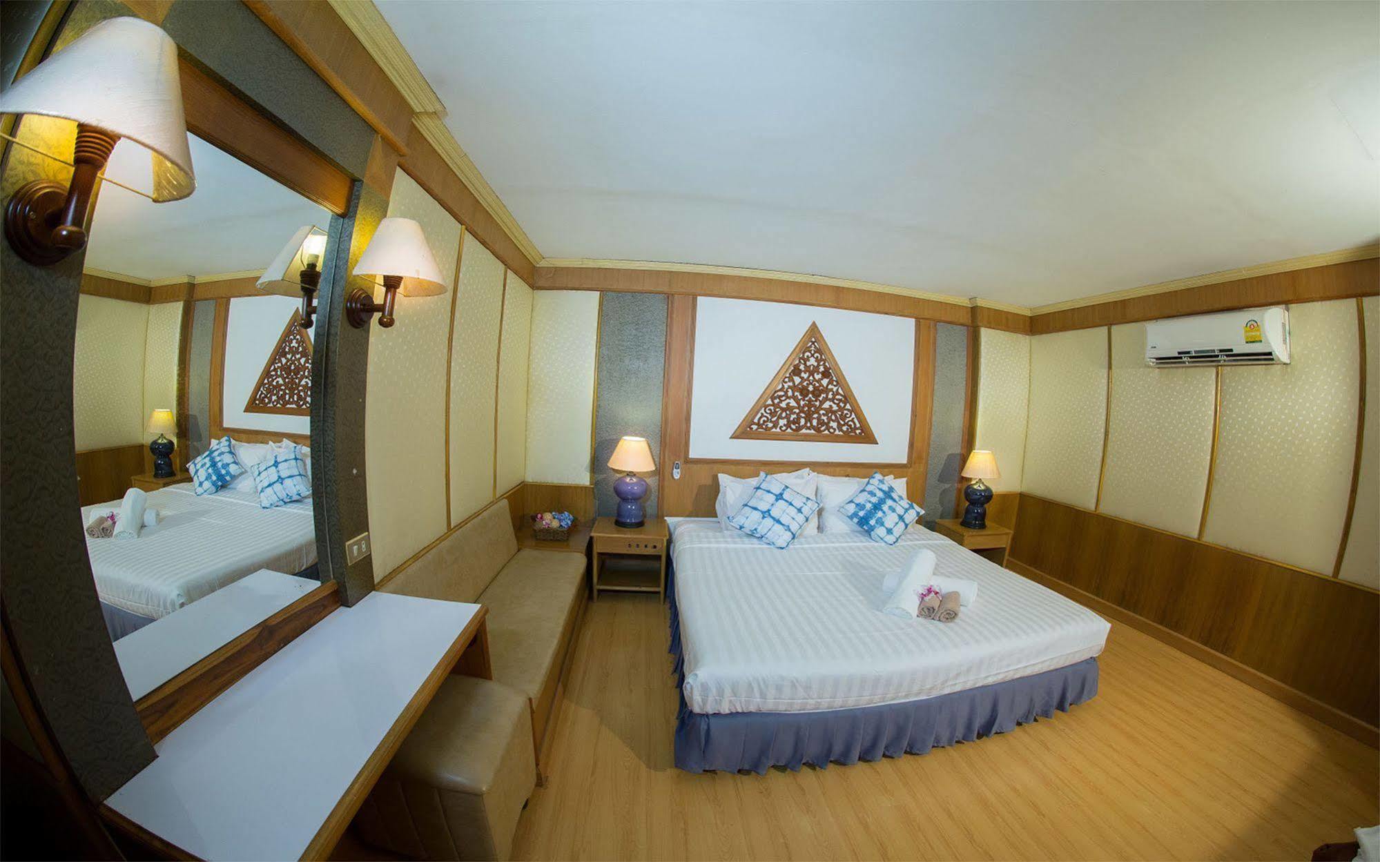 Phrae Nakara Hotel Exteriör bild