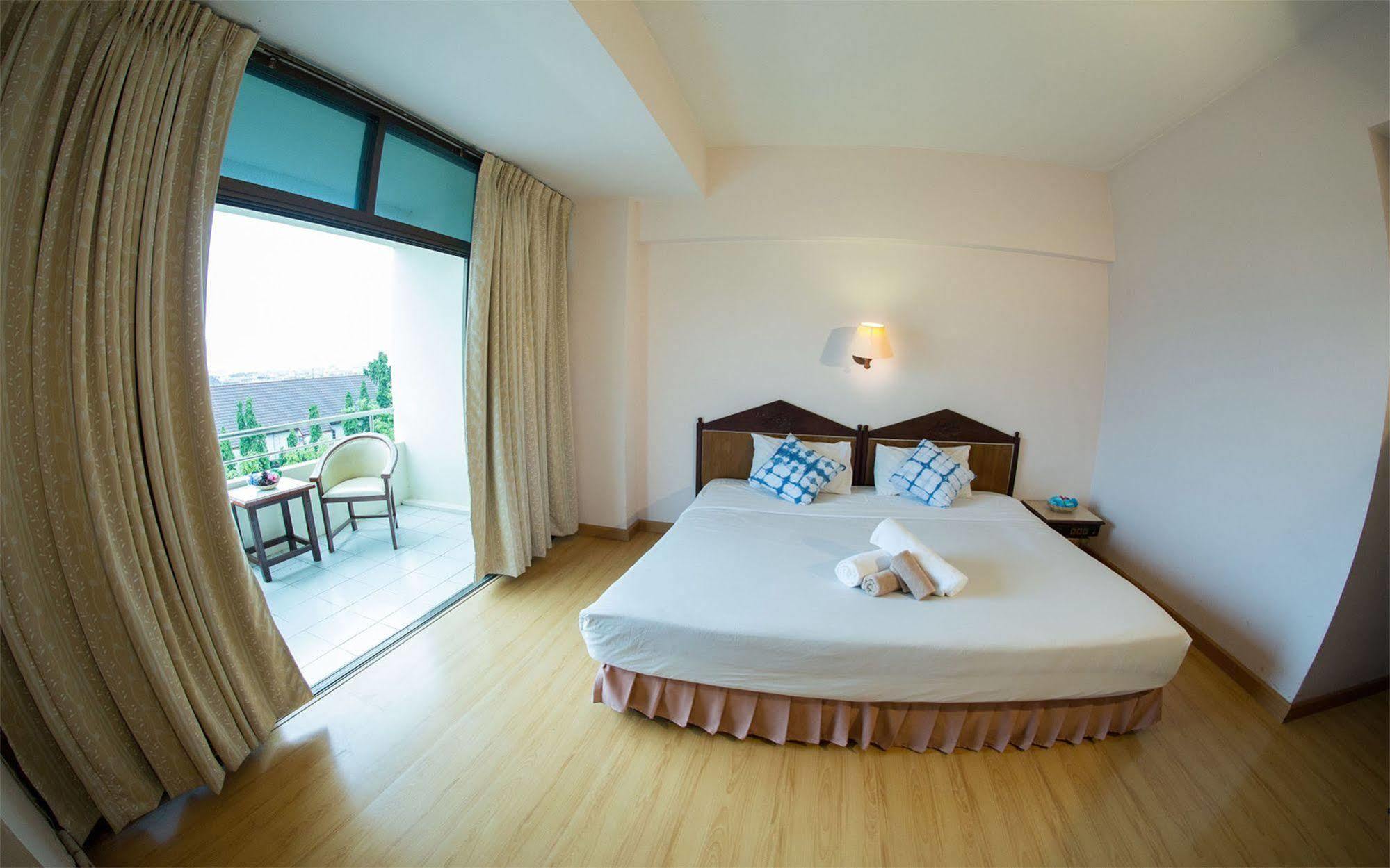 Phrae Nakara Hotel Exteriör bild